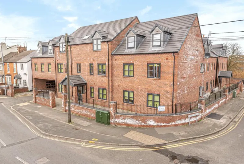 Modern 2 Bed 2 Bath Apartment // 2026/7 - Image 9